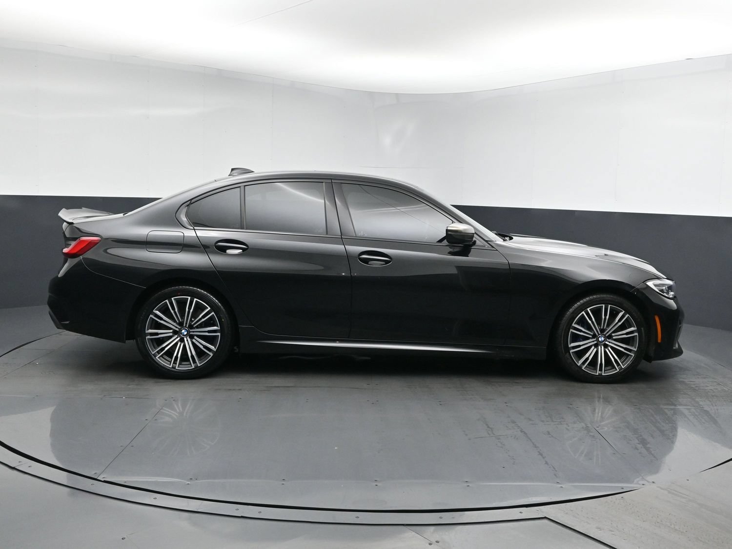 Used 2020 Black Sapphire Metallic BMW M340i xDrive image 3