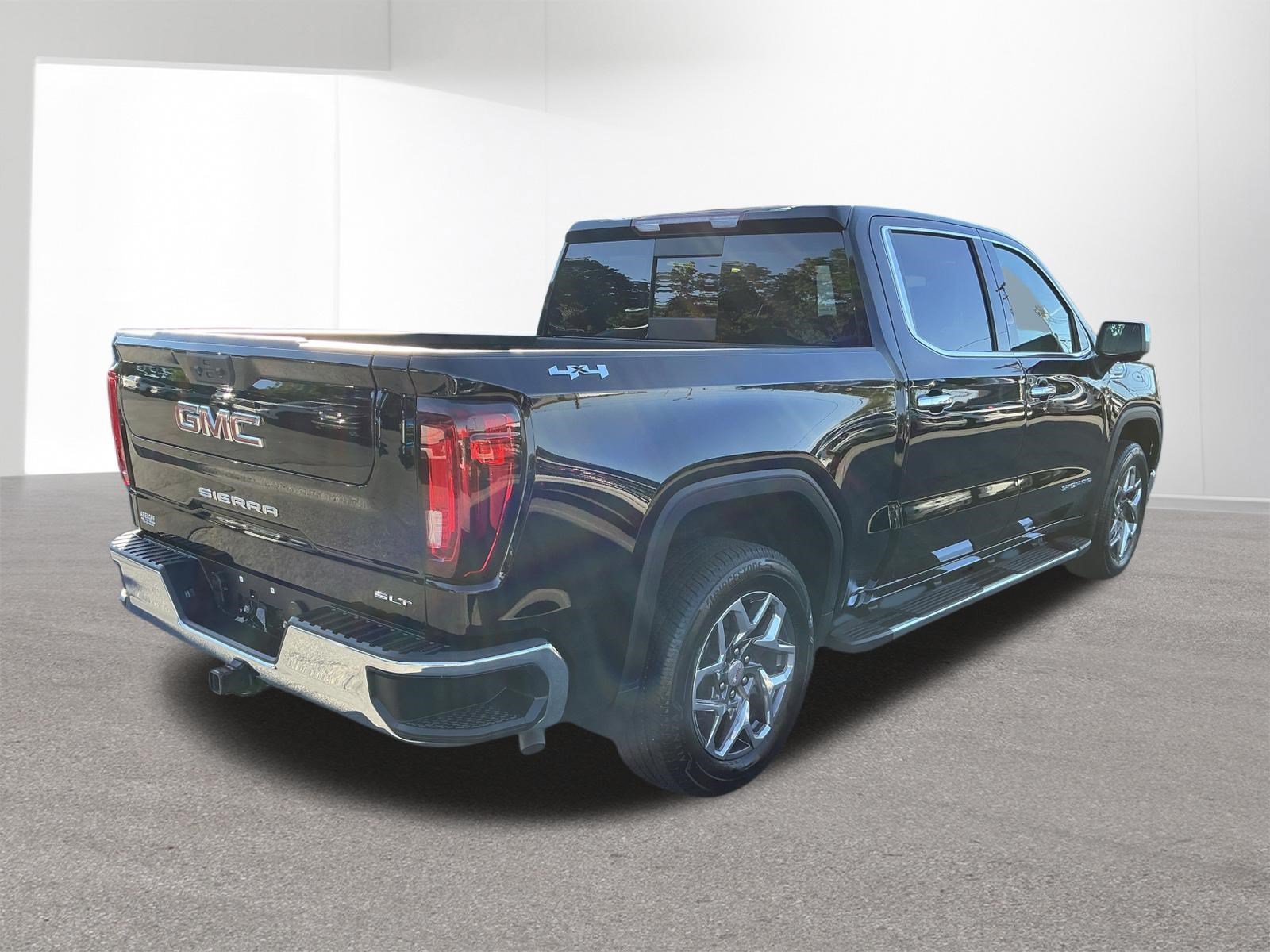 Used 2025 Onyx Black GMC SLT image 3