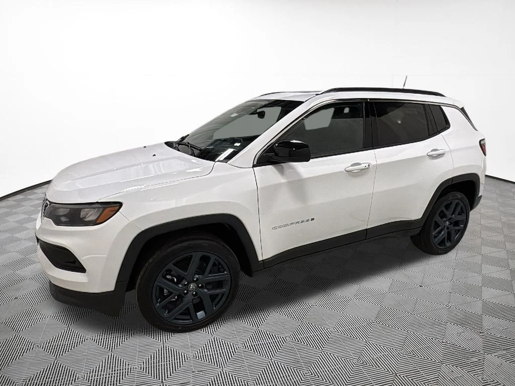 New 2026 Bright White Clearcoat Jeep Latitude image 2