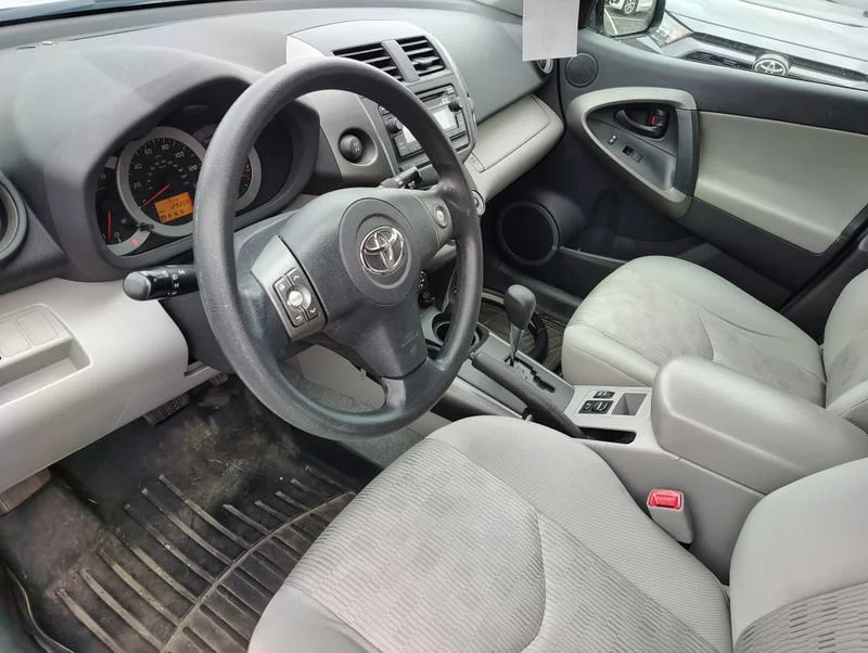 Used 2012 White Toyota 4WD 4dr I4 (Natl) image 10
