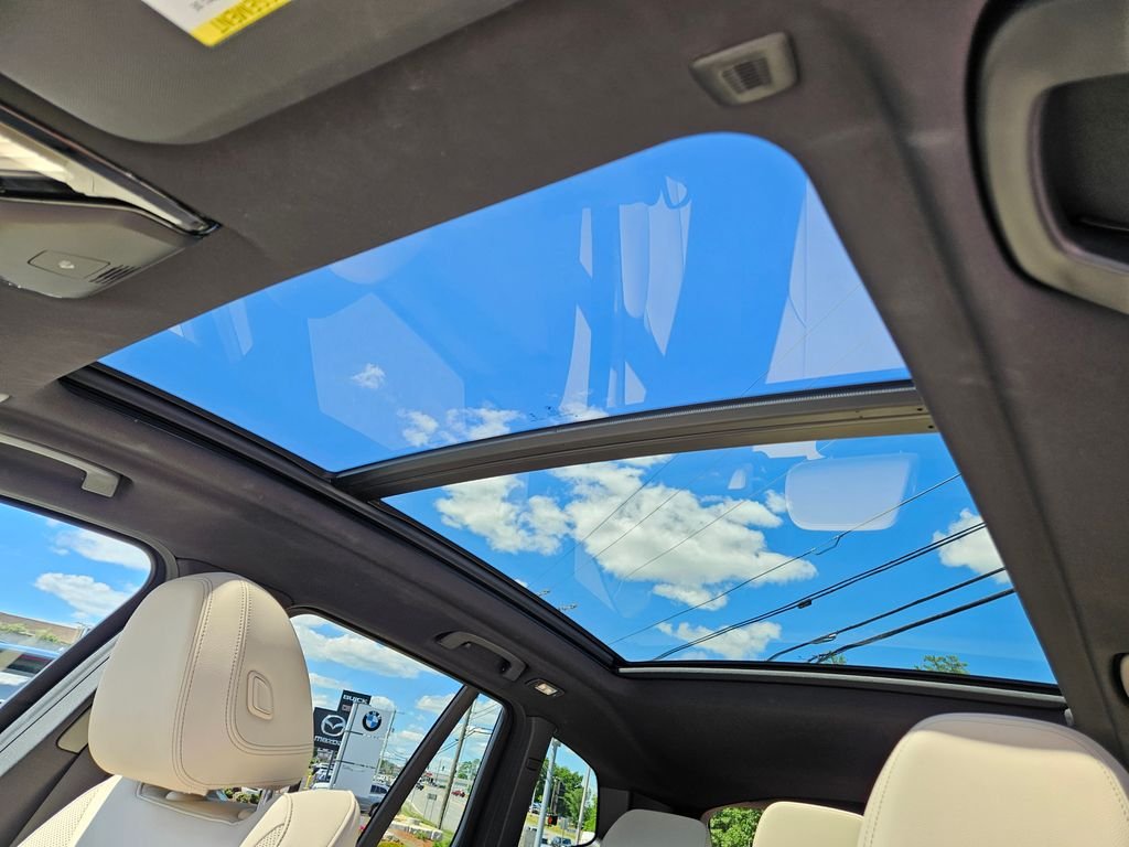 Used 2023 Mineral White Metallic BMW xDrive30i image 35