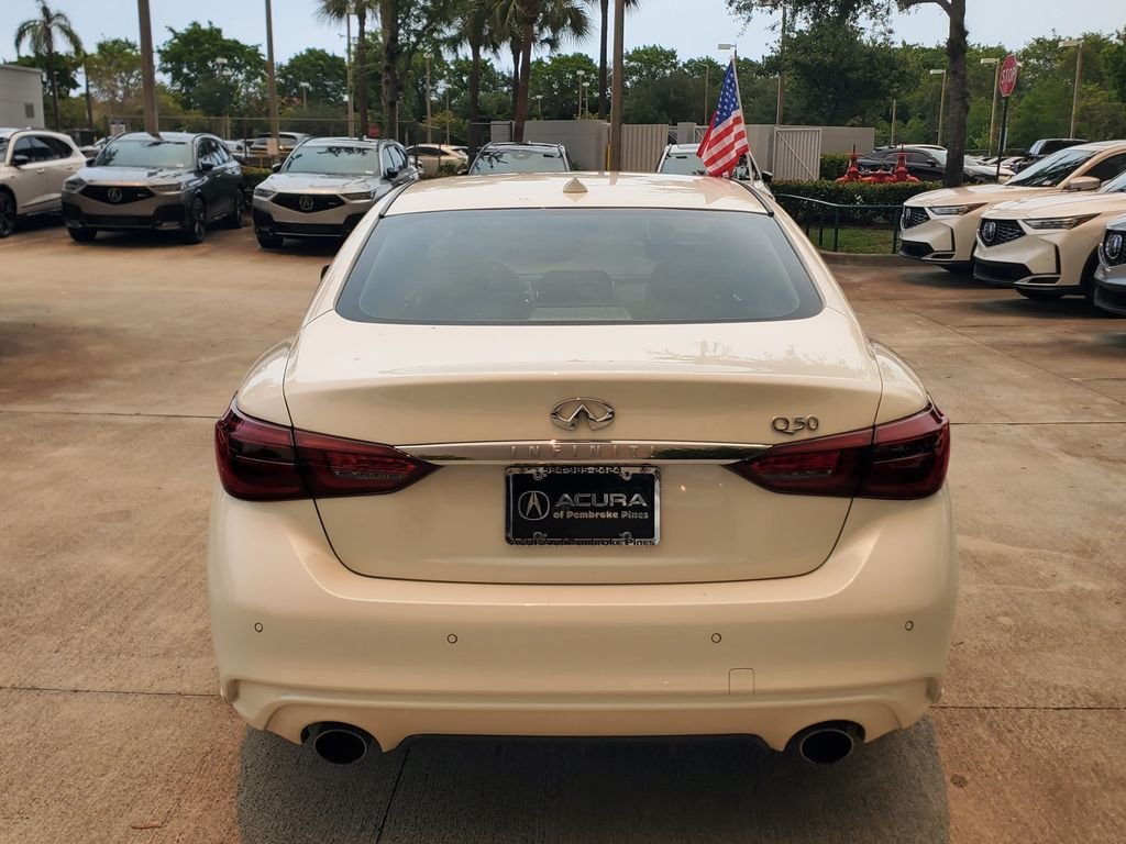Used 2023 White INFINITI LUXE image 6