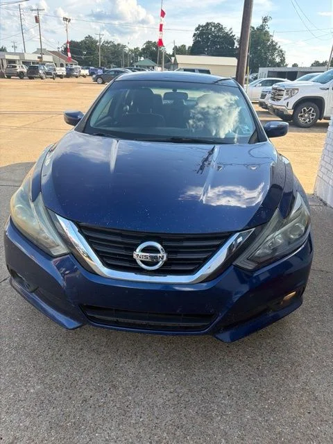 Used 2016 Blue Nissan 2.5 SR image 1