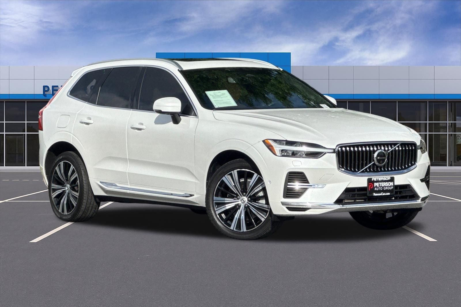 Used 2022 White Volvo T8 Inscription image 2