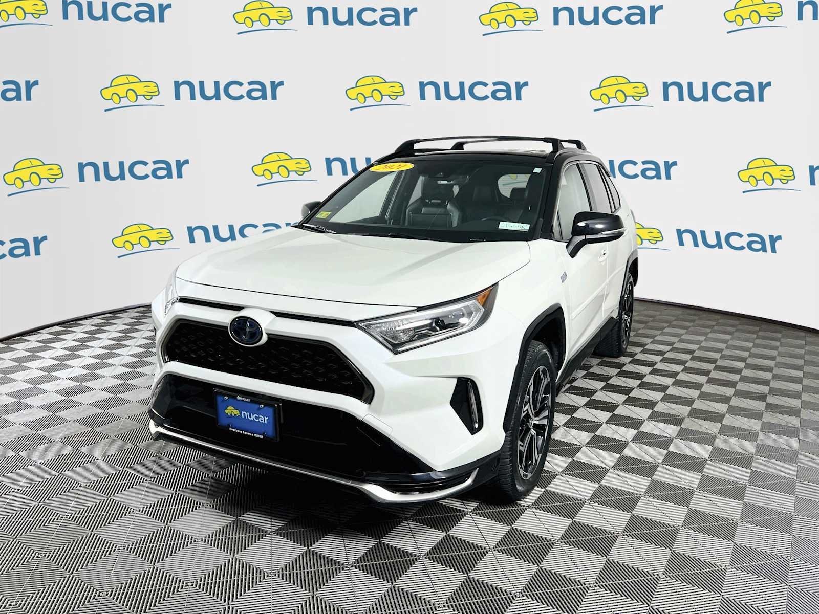 Used 2021 Blizzard Pearl w/Midnight Black Roof Toyota XSE image 3