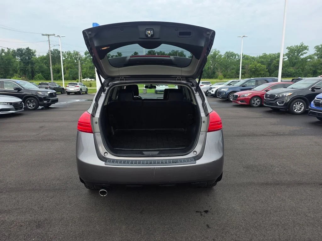 Used 2011 Platinum Graphite Nissan SV image 12