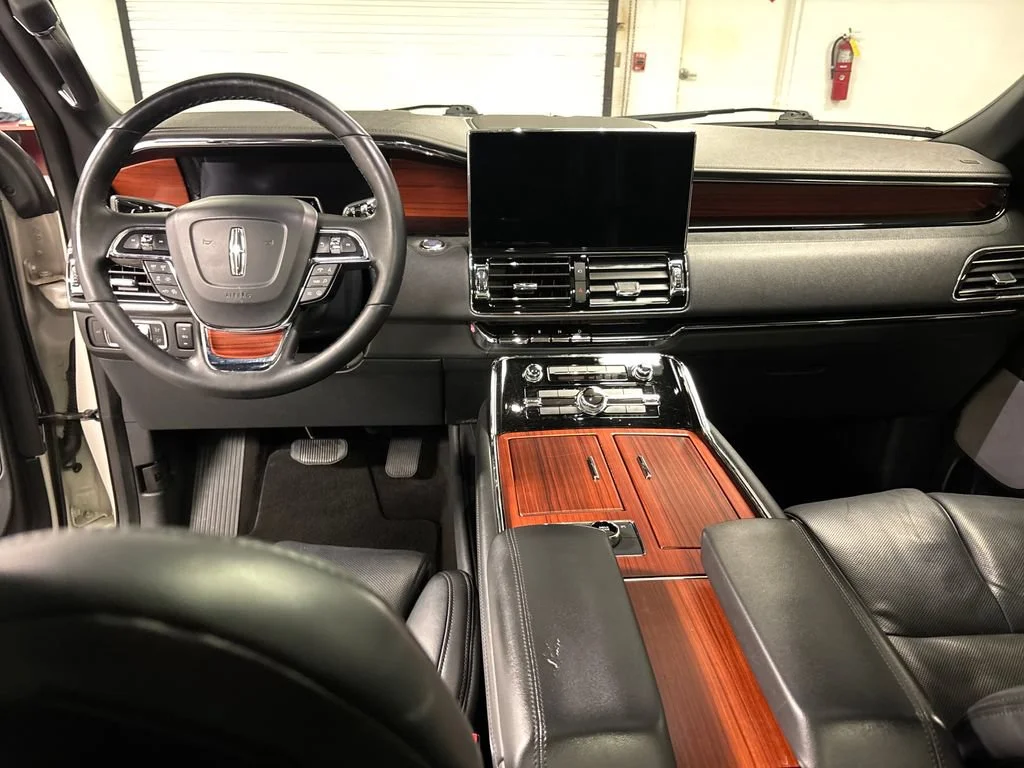 Used 2022 White Lincoln Reserve image 33