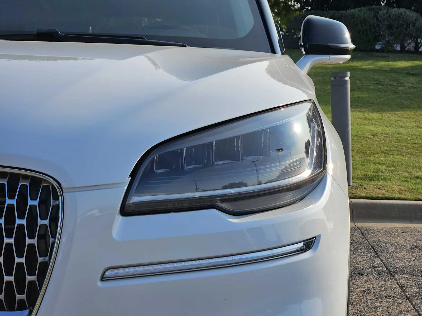 Used 2023 Pristine White Metallic Tri-Coat Lincoln Reserve image 9