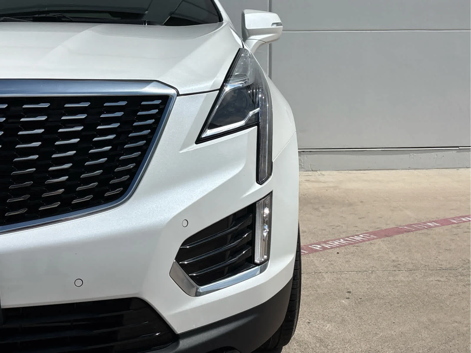 Used 2024 Crystal White Tricoat Cadillac Luxury image 7