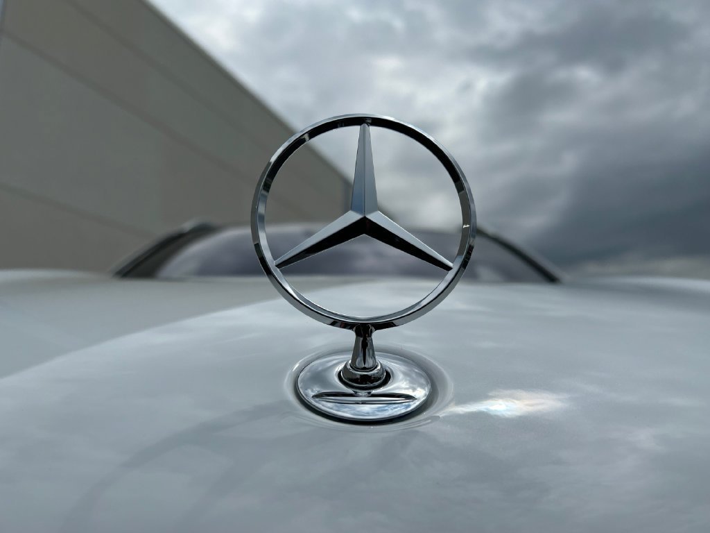 New 2026 MANUFAKTUR Moonlight White Metallic Mercedes-Benz Maybach GLS 600 image 74