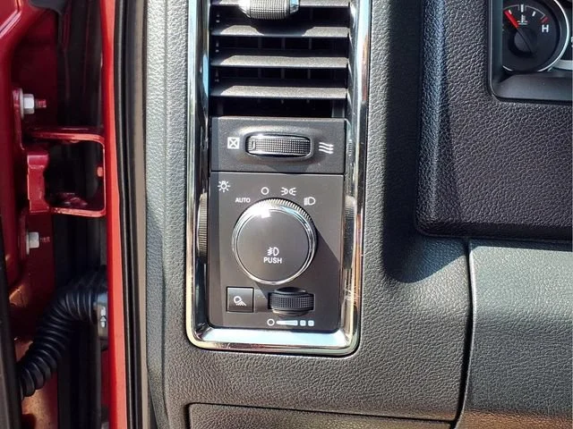 Used 2015  Ram Sport image 18