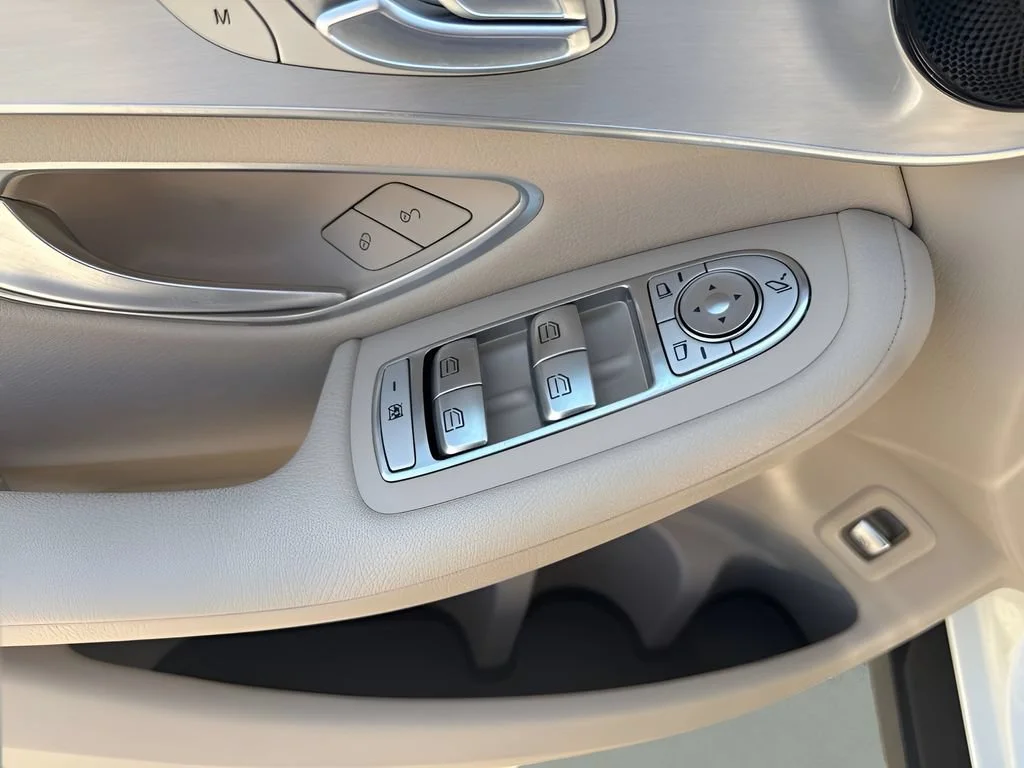 Used 2022  Mercedes-Benz GLC 300 image 29