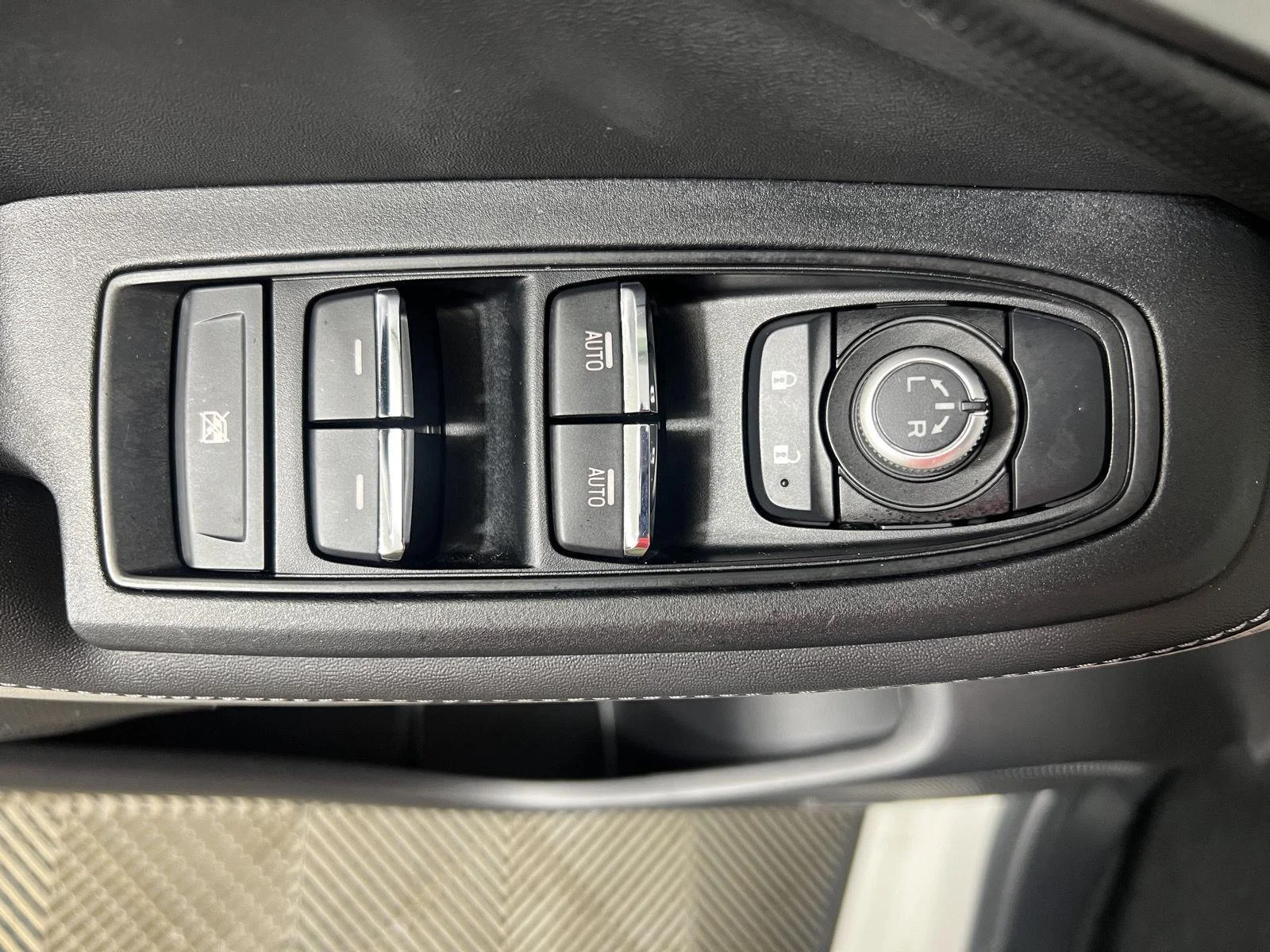 Used 2024 Crystal White Pearl Subaru Limited image 16