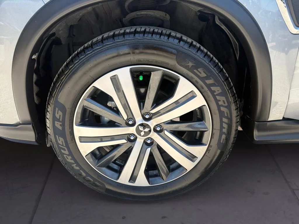 Used 2025  Mitsubishi 2.0 ES image 9