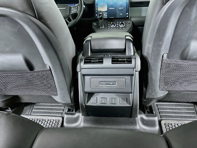 New 2026 White Land Rover X-Dynamic SE image 24