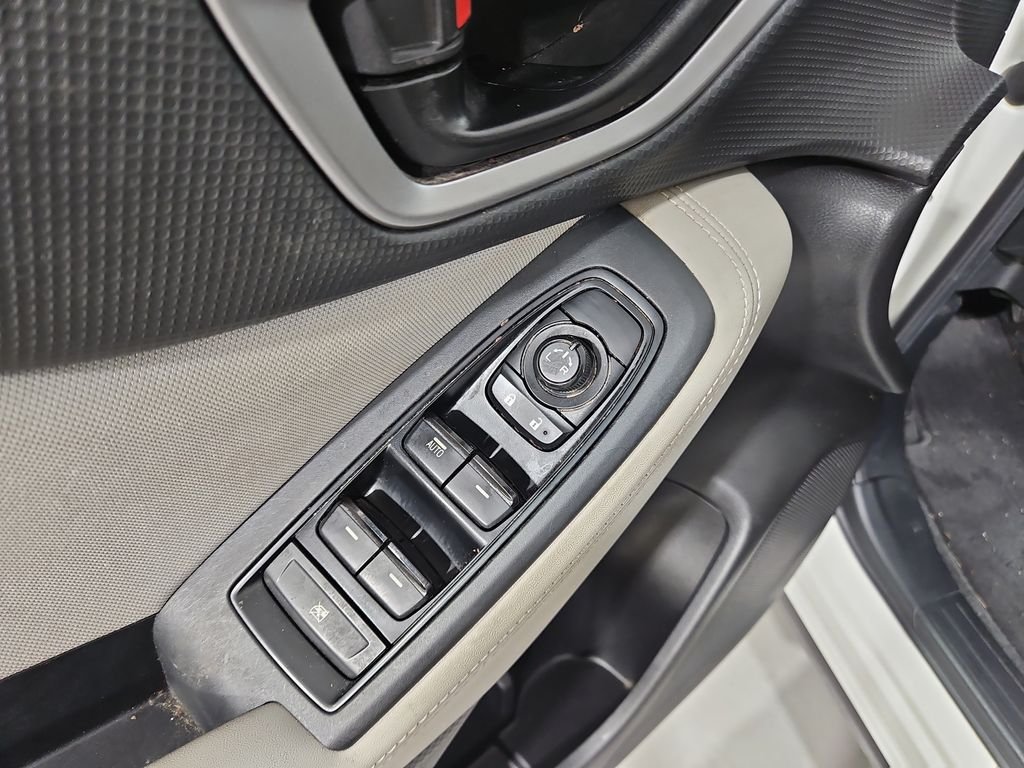 Used 2021 White Subaru Base image 12