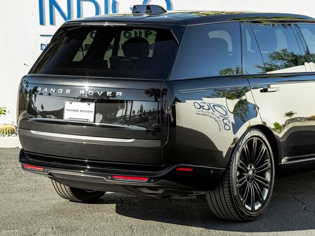 Used 2024 Santorini Black Metallic Land Rover SE image 7