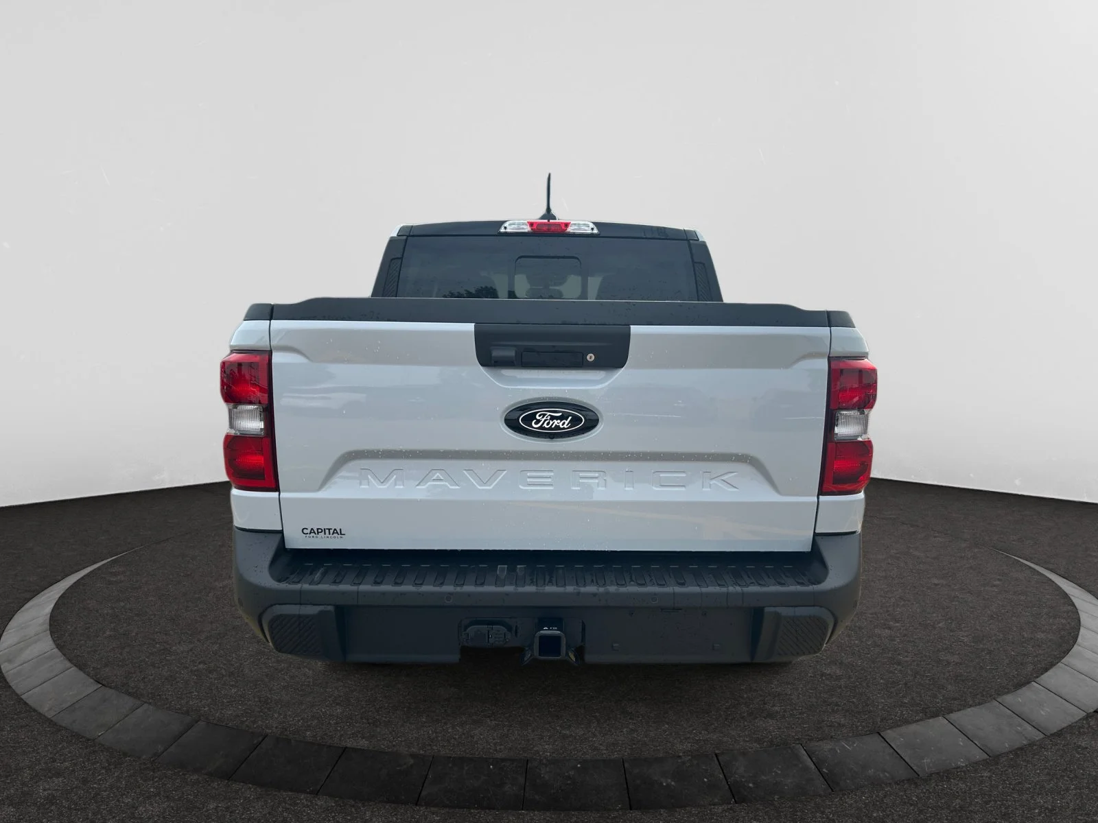New 2025 Space White Metallic Ford Lariat image 4