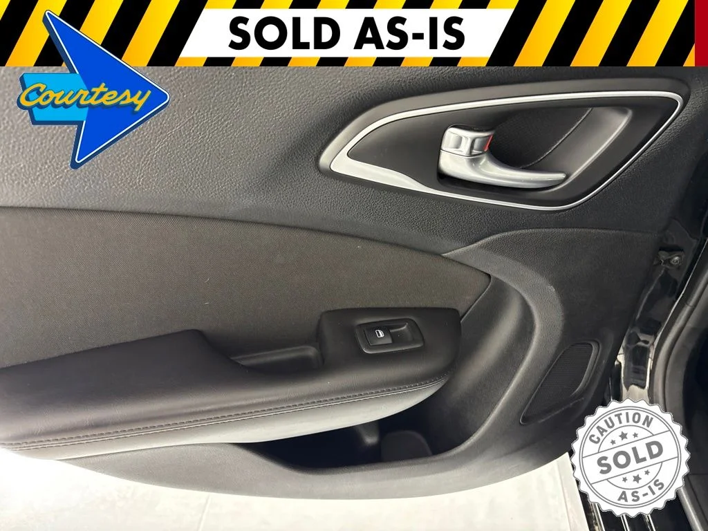Used 2015 Black Clearcoat Chrysler Limited image 21
