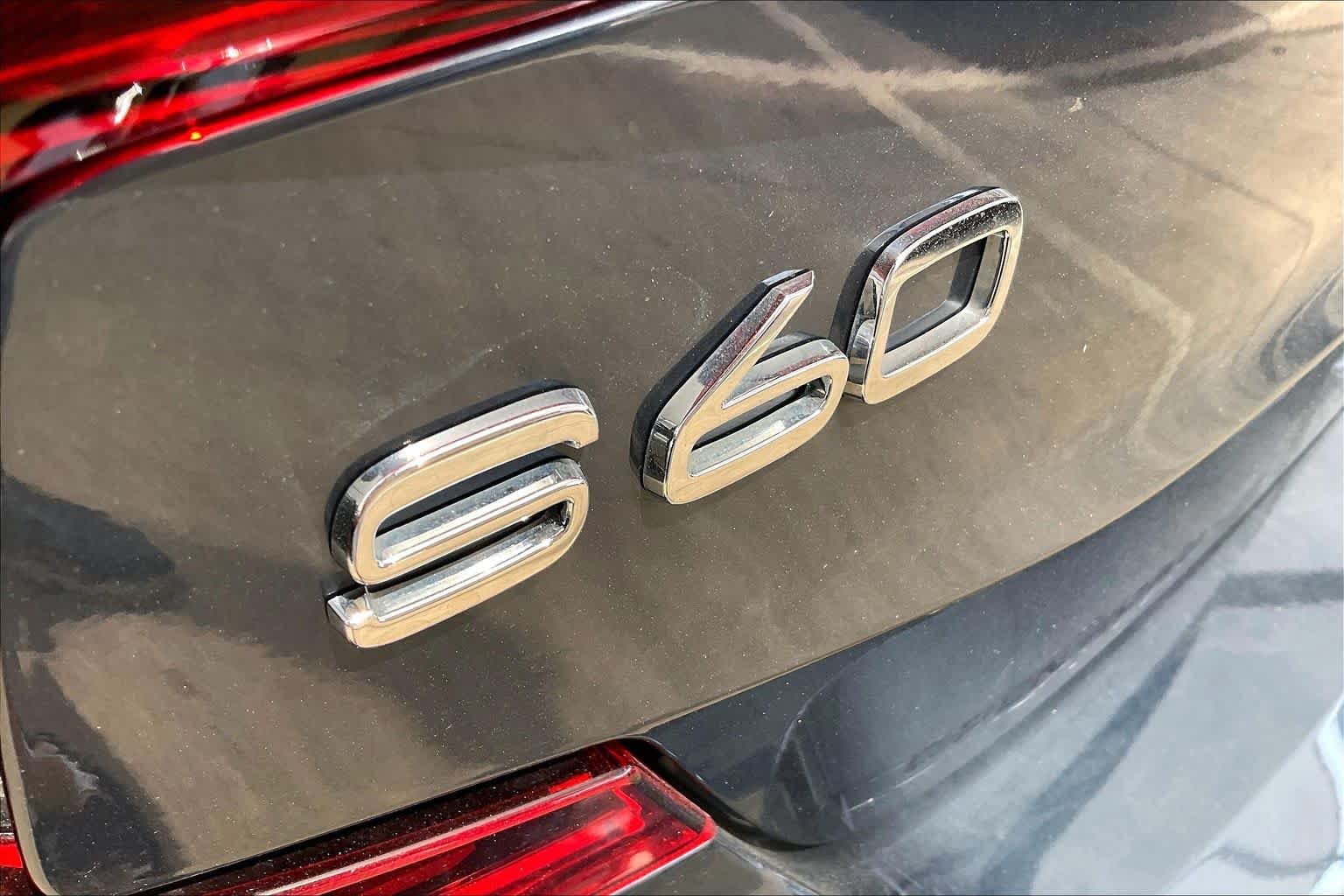 Used 2019 Denim Blue Metallic Volvo Momentum image 31