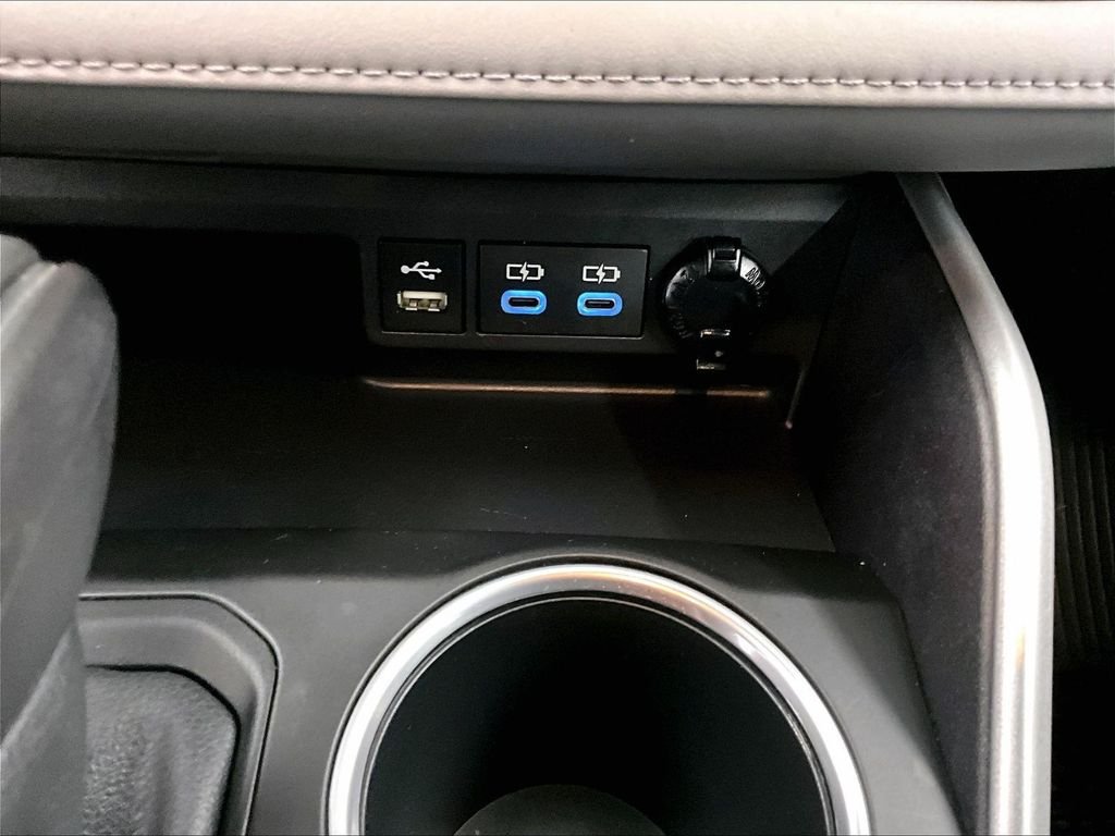 Used 2022 Pearl Toyota XLE image 27