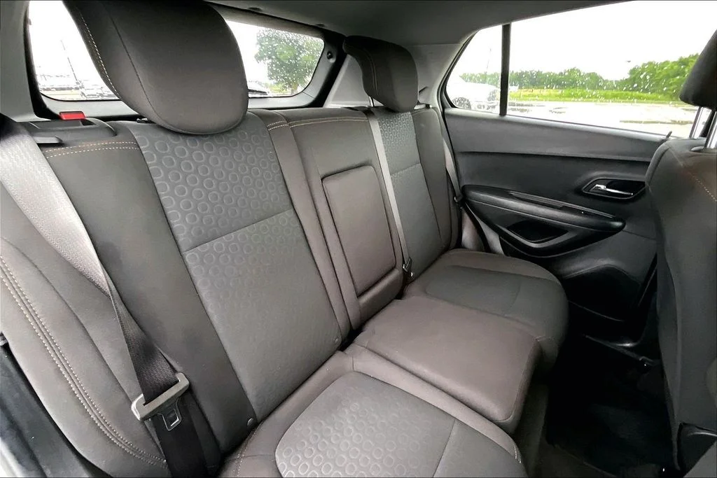 Used 2022 Silver Chevrolet LS image 22