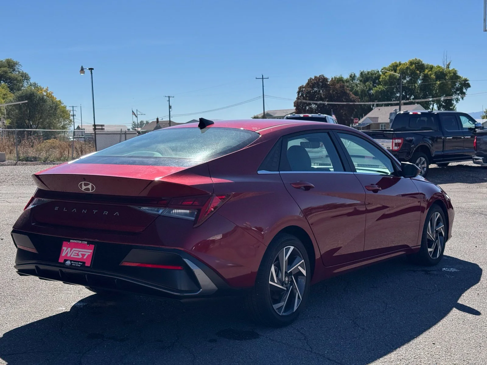 Used 2025 Red Hyundai SEL Convenience image 6