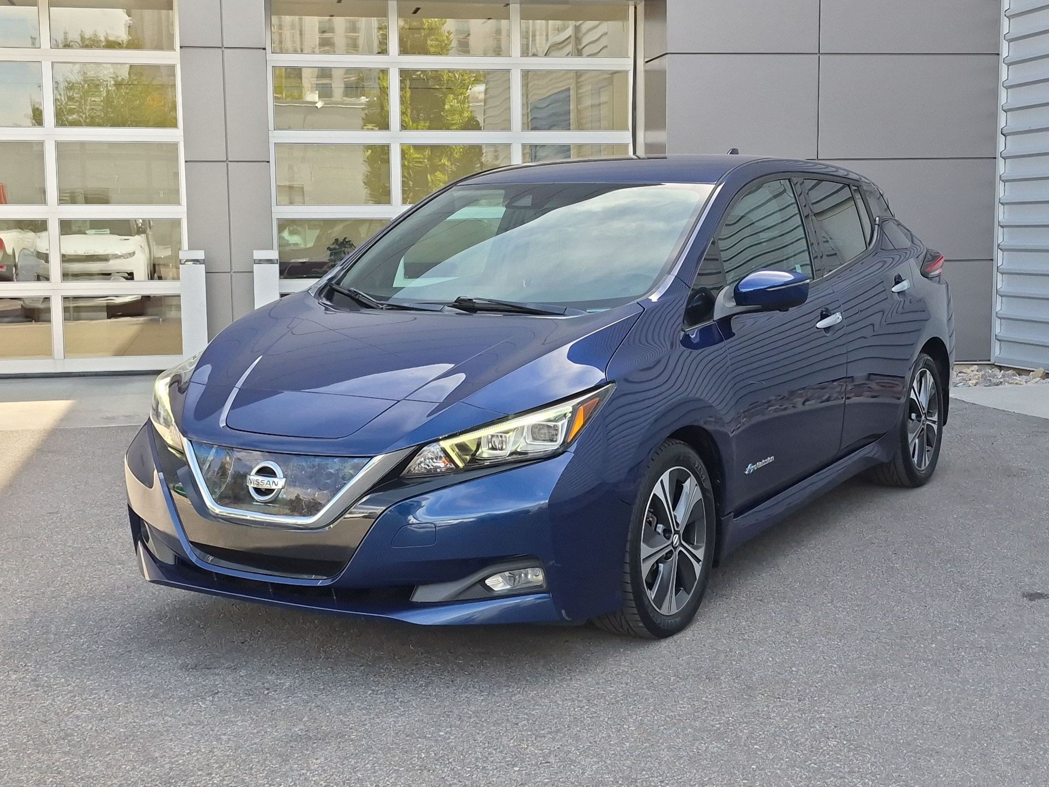 Used 2018 Deep Blue Pearl Nissan SL image 8