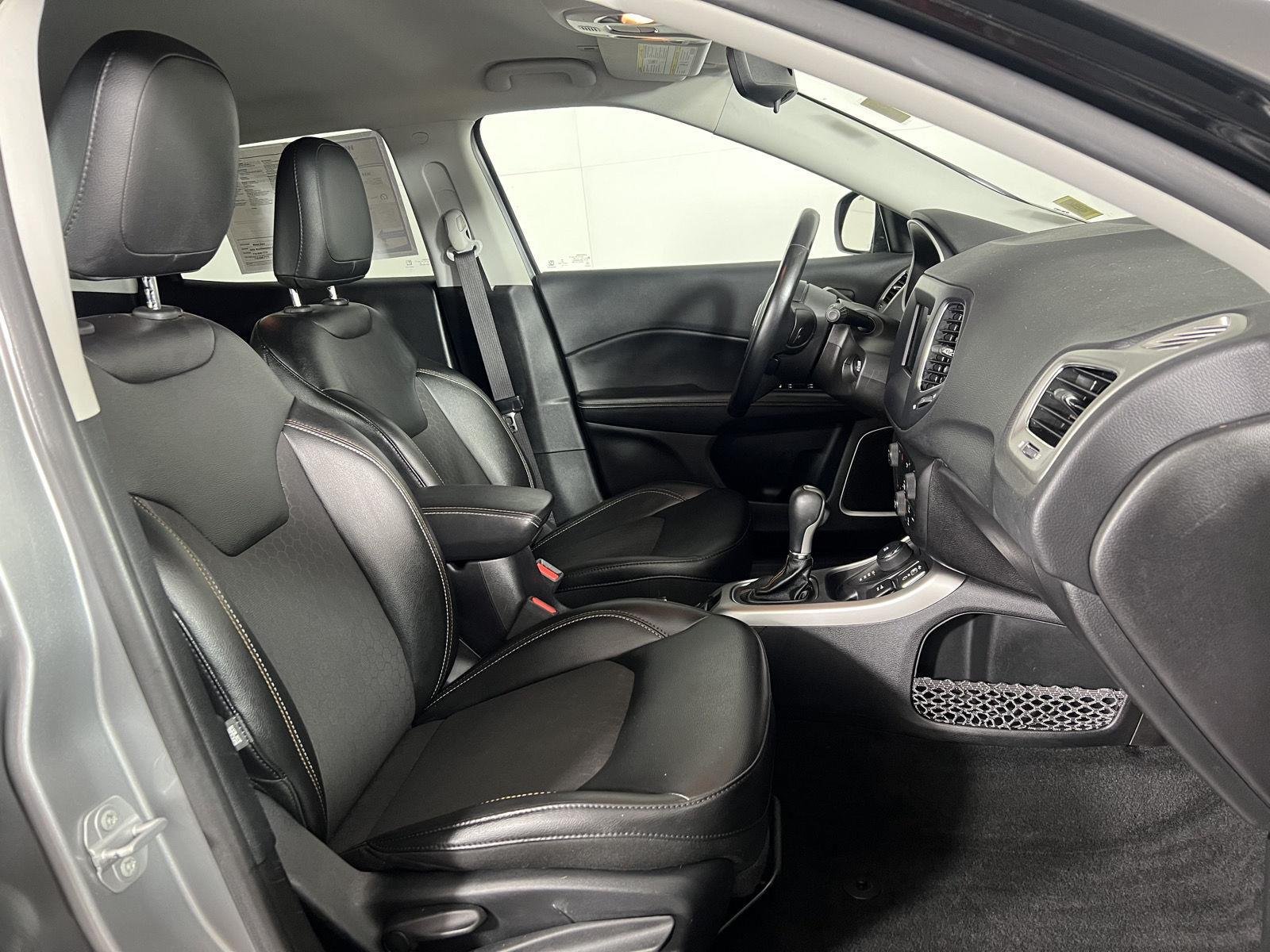 Used 2019 Billet Silver Metallic Clearcoat Jeep Latitude image 20