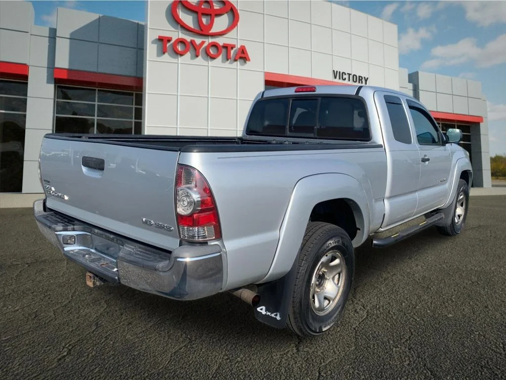 Used 2013 Silver Toyota Base image 3