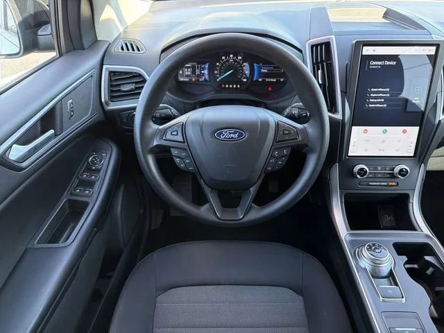Used 2022 Black Ford SE image 13