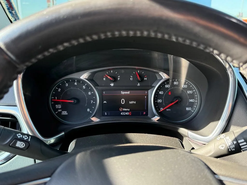 Used 2021 IRIDESCENT PEARL TRICOAT Chevrolet LT image 23
