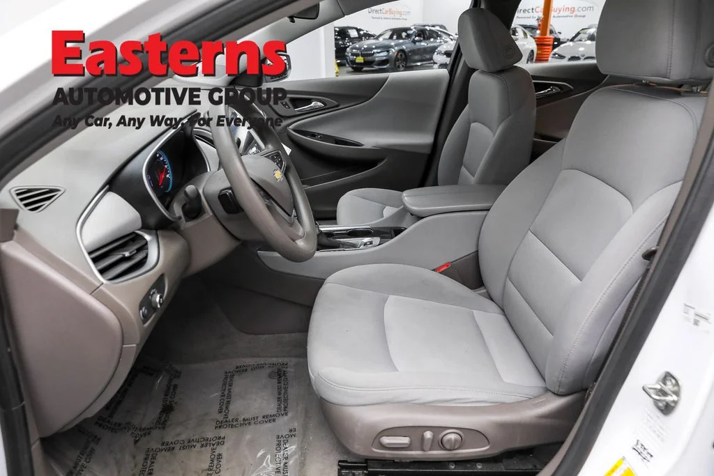 Used 2022 White Chevrolet LT image 14