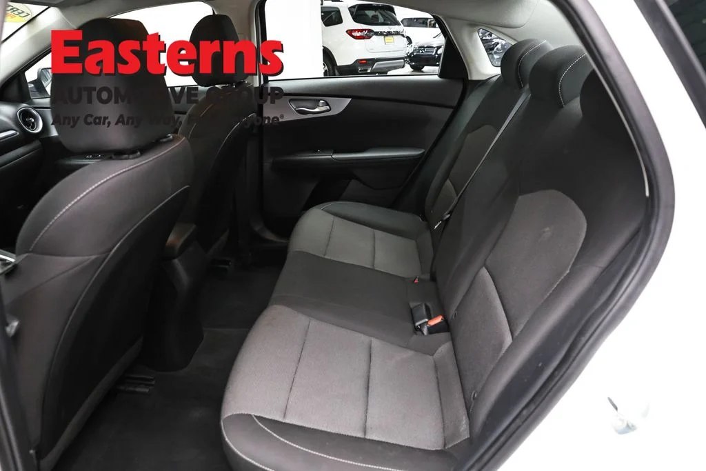 Used 2023 White Kia LXS image 20