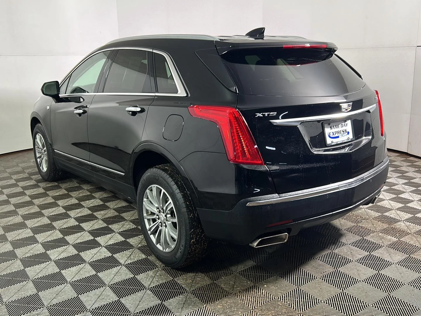 Used 2019 Black Metallic Cadillac Luxury image 11