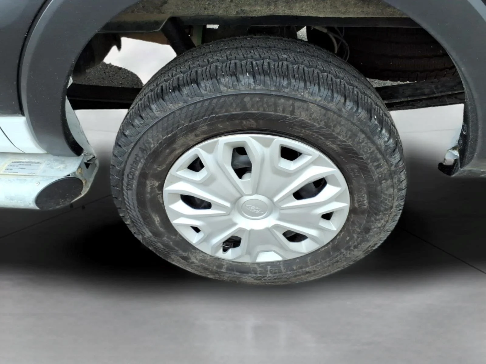 Used 2025 Oxford White Ford Base image 9