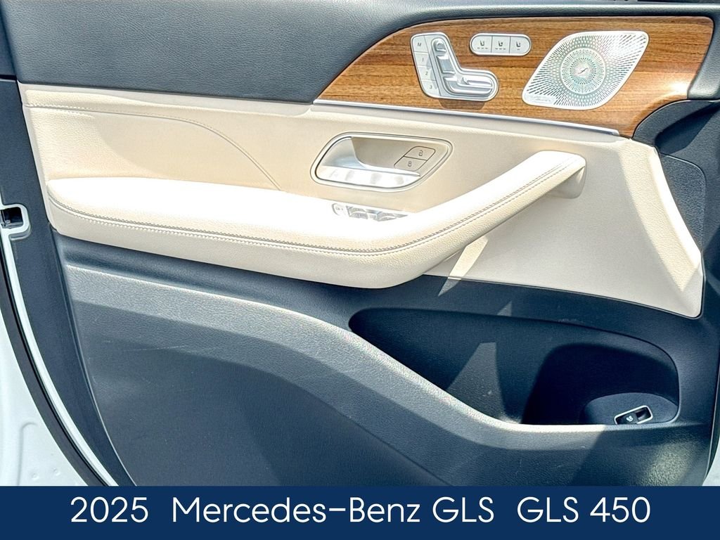 Used 2025  Mercedes-Benz GLS 450 image 17