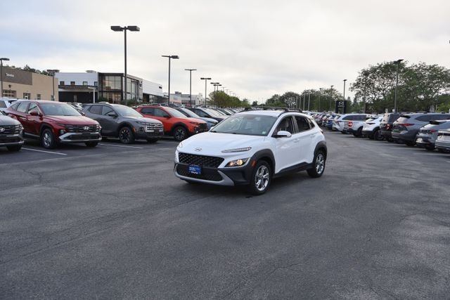 Used 2023 White Hyundai SEL image 3