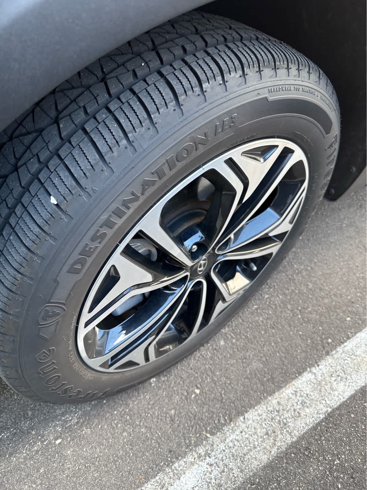 Used 2020 Hyundai Santa Fe SEL with VIN 5NMS3CAA5LH292046 for sale in Golden Valley, Minnesota