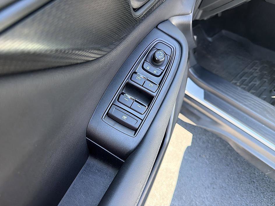 Used 2025 Ice Silver Metallic Subaru 2.5i image 10