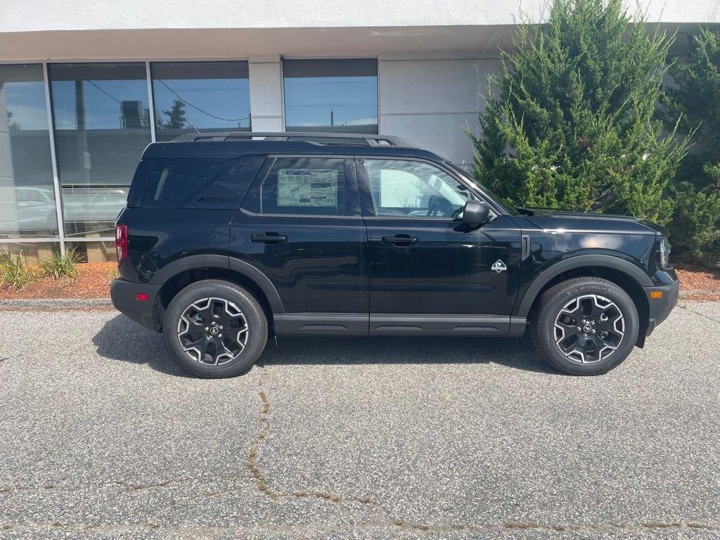 New 2025 Shadow Black Ford Outer Banks® image 5