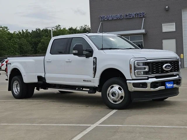 New 2026 Oxford White Ford F-350® Lariat® image 2