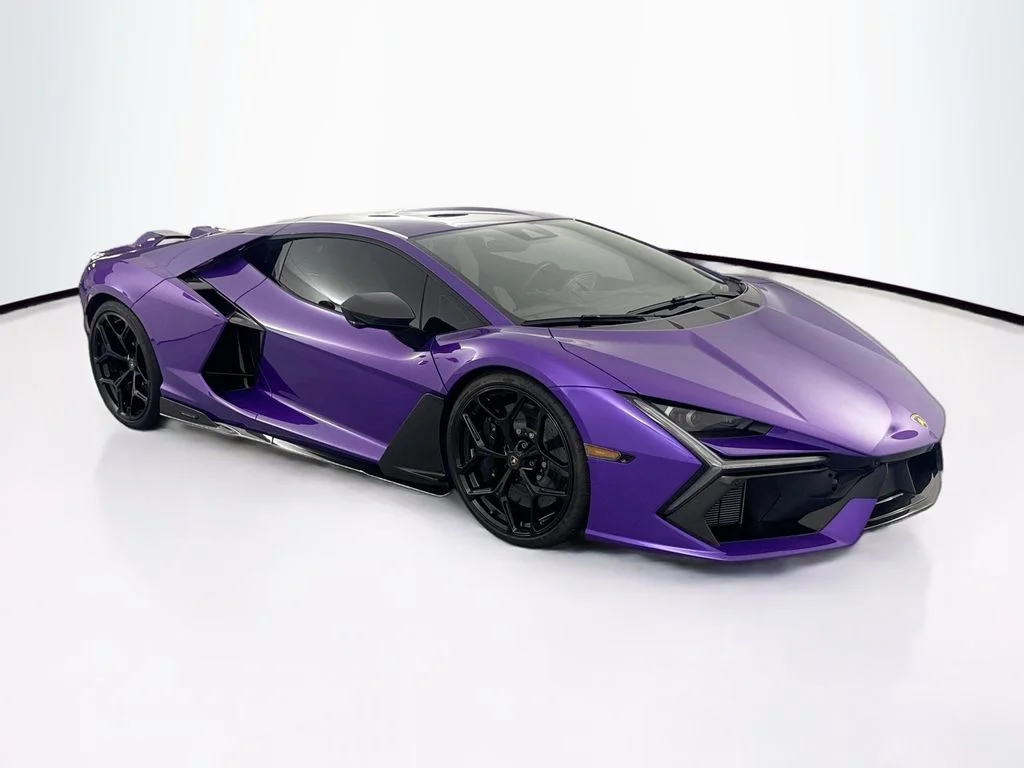 Used 2024  Lamborghini  image 3