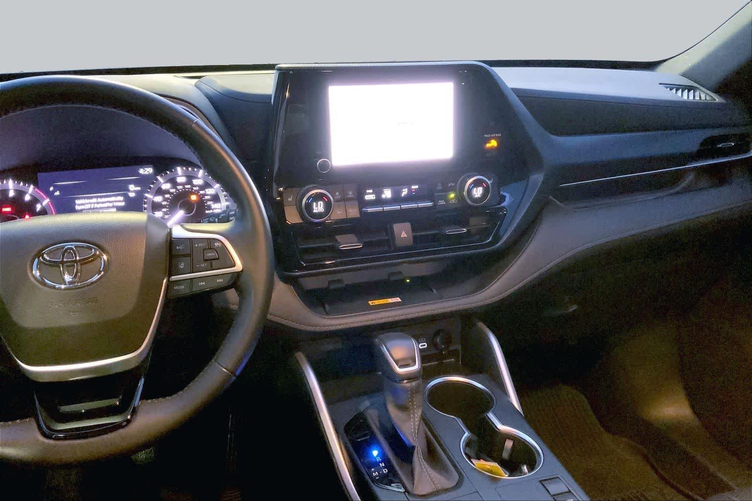 Used 2024 Wind Chill Pearl Toyota LE image 7