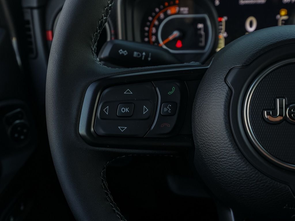 New 2026 Granite Crystal Metallic Clear-Coat Exterior Paint Jeep Rubicon image 25