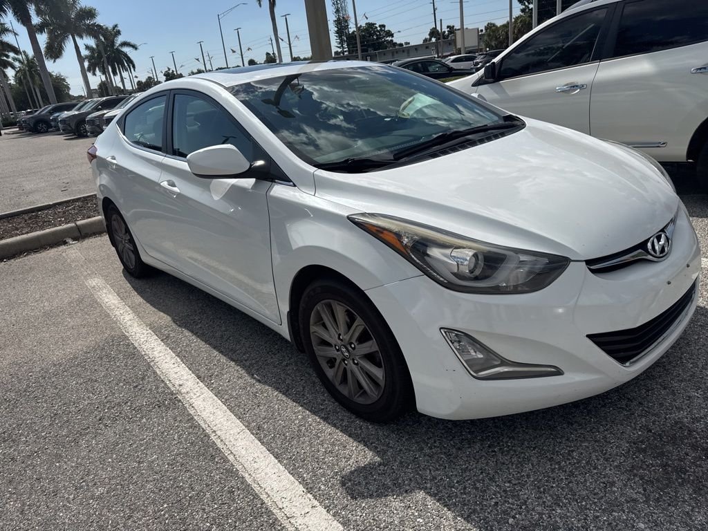 Used 2015 White Hyundai SE image 1