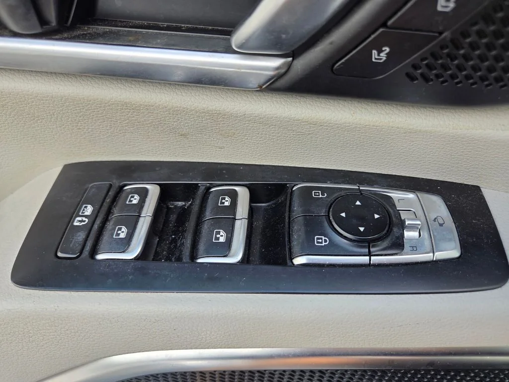 Used 2021 White Pearl Kia SX image 20