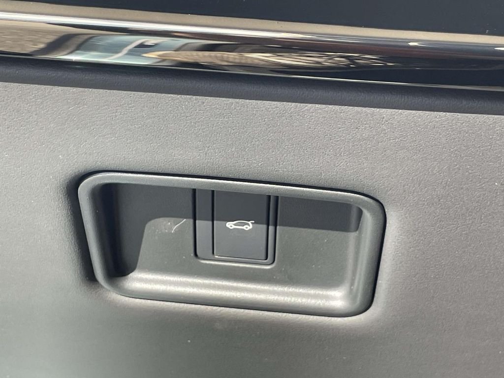 New 2027 Varesine Blue Land Rover SE image 33