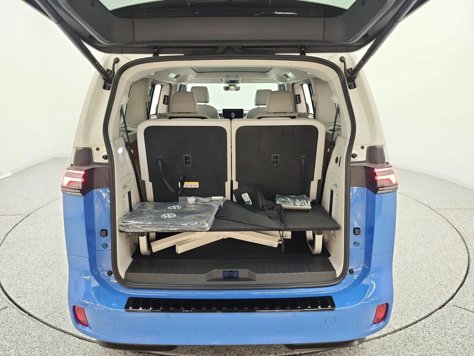Used 2025 Cabana Blue Volkswagen Pro S Plus 4MOTION w/Two-Tone image 20