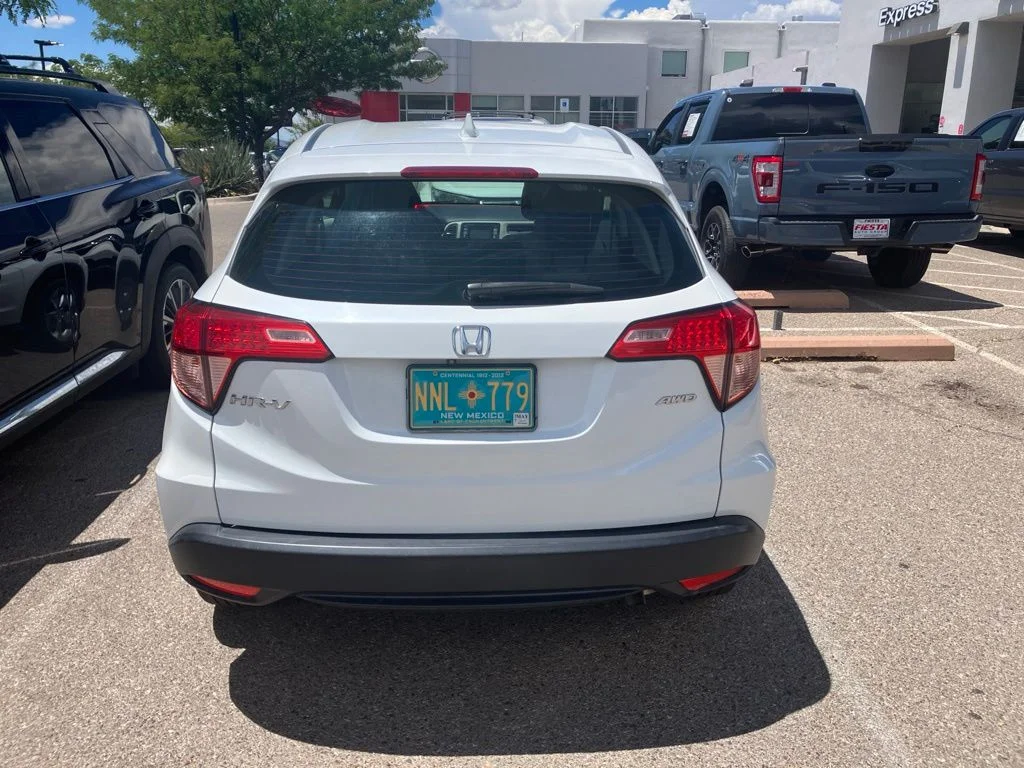 Used 2016  Honda LX image 5